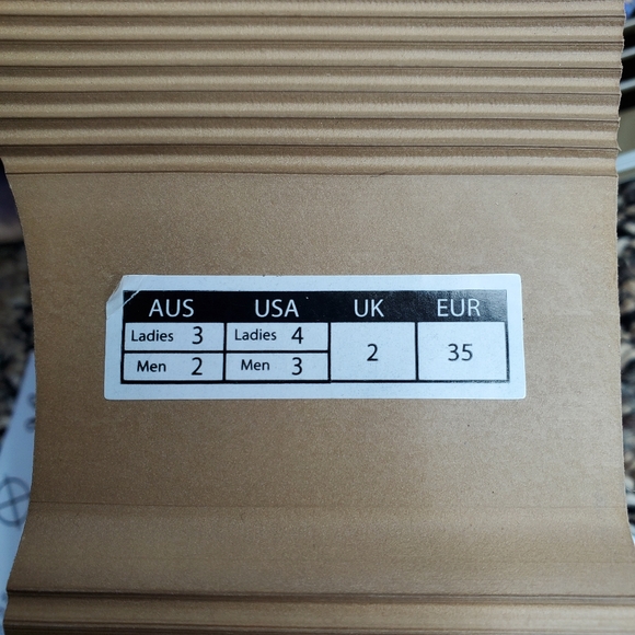 Slippers - Picture 4 of 8